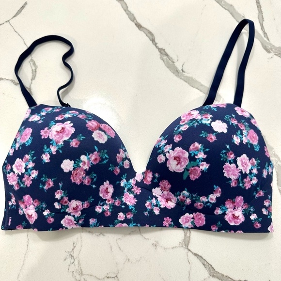 Victoria’s Secret floral incredible by victoria’s secret push up bra size 32B - Picture 2 of 6